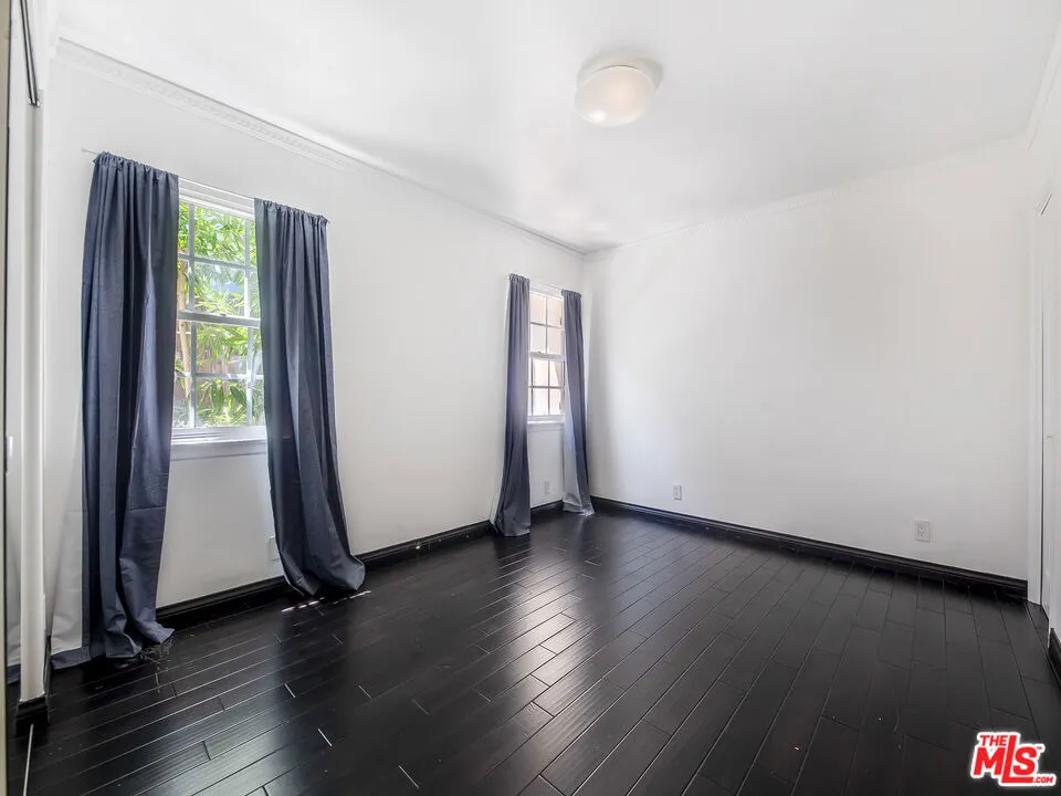 22018 Dumetz Road Woodland Hills, CA 91364