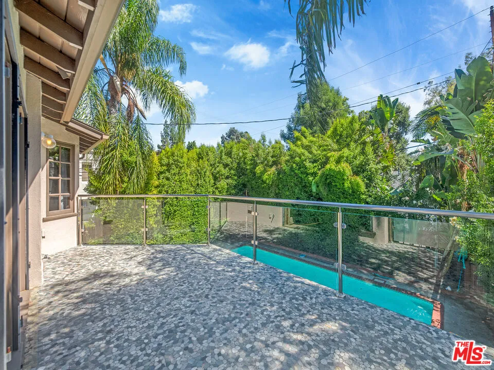 22018 Dumetz Road Woodland Hills, CA 91364