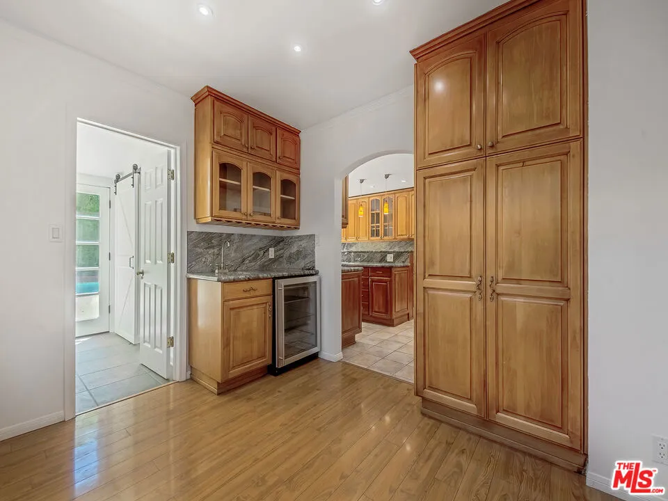 22018 Dumetz Road Woodland Hills, CA 91364
