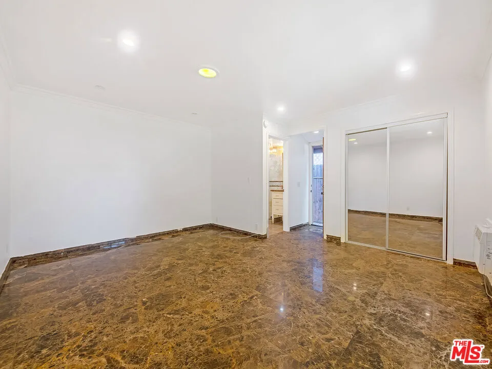 22018 Dumetz Road Woodland Hills, CA 91364