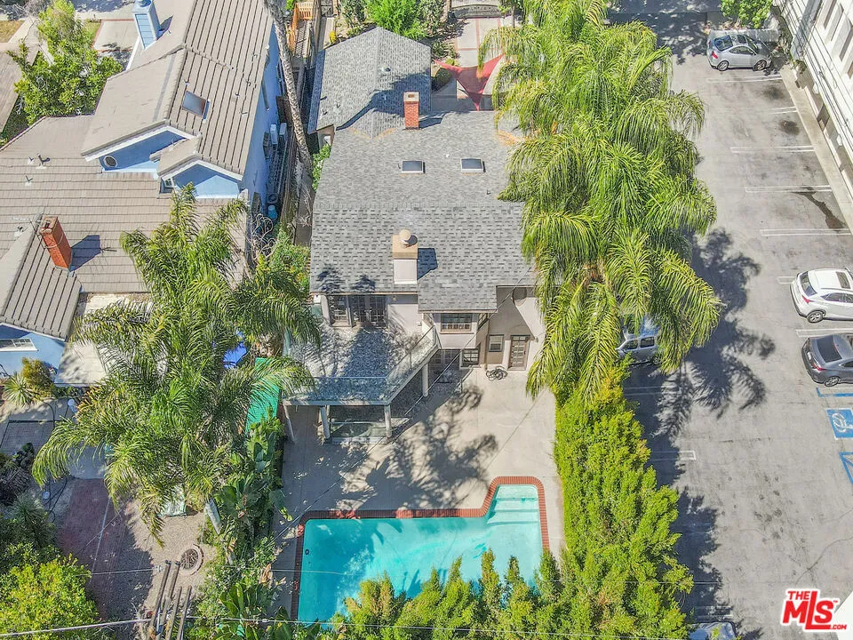 22018 Dumetz Road Woodland Hills, CA 91364