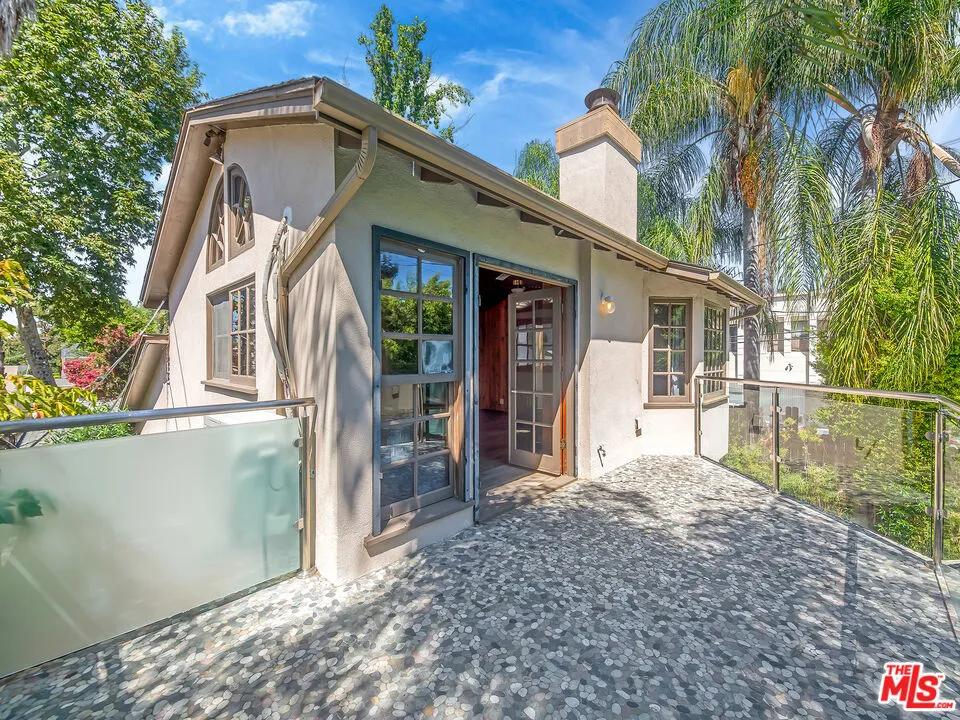 22018 Dumetz Road Woodland Hills, CA 91364