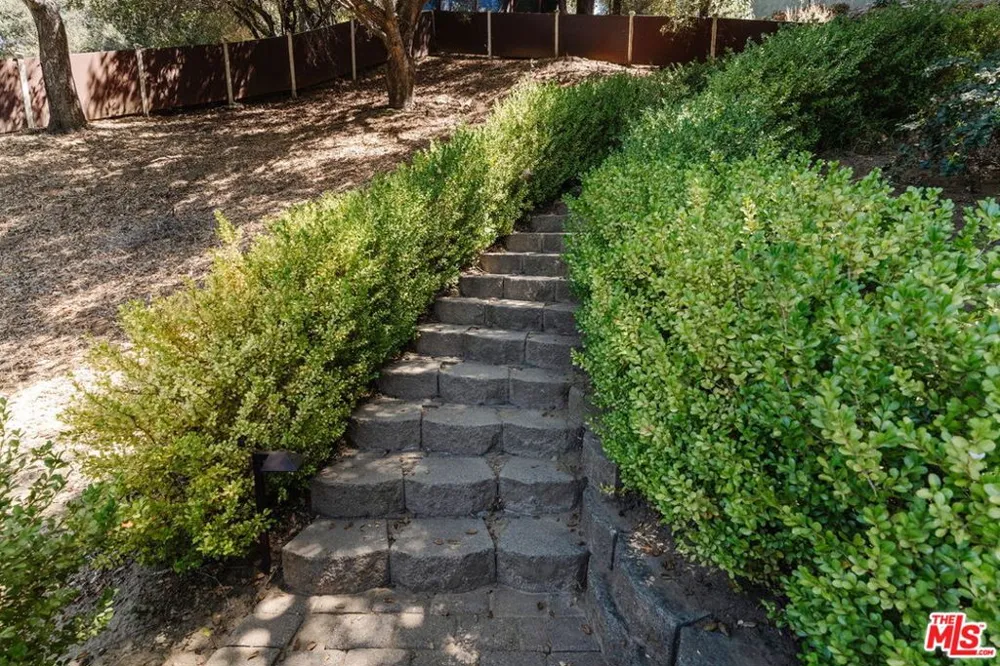 20939 Hillside Drive Topanga, CA 90290