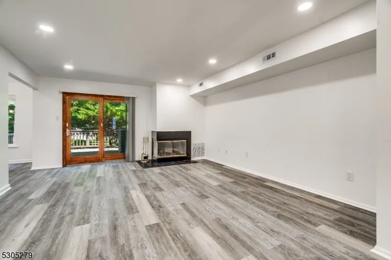 130 Winchester Way Franklin, NJ 08873