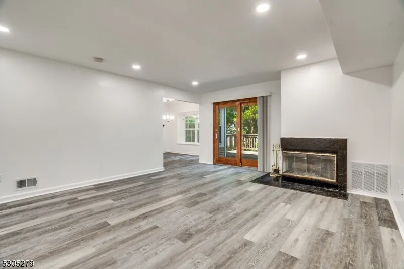 130 Winchester Way Franklin, NJ 08873