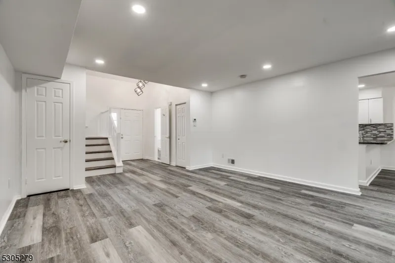 130 Winchester Way Franklin, NJ 08873