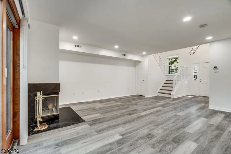 130 Winchester Way Franklin, NJ 08873