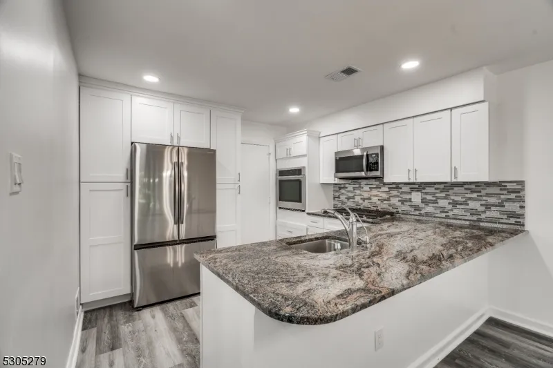 130 Winchester Way Franklin, NJ 08873