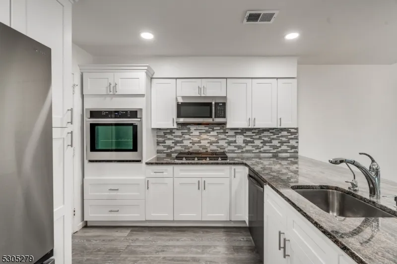 130 Winchester Way Franklin, NJ 08873