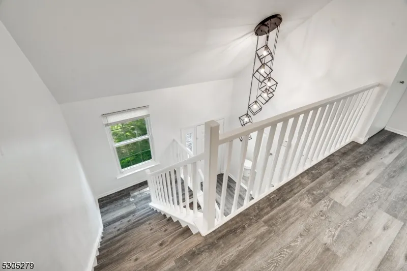 130 Winchester Way Franklin, NJ 08873