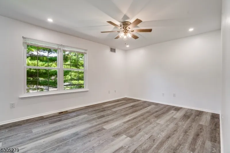 130 Winchester Way Franklin, NJ 08873