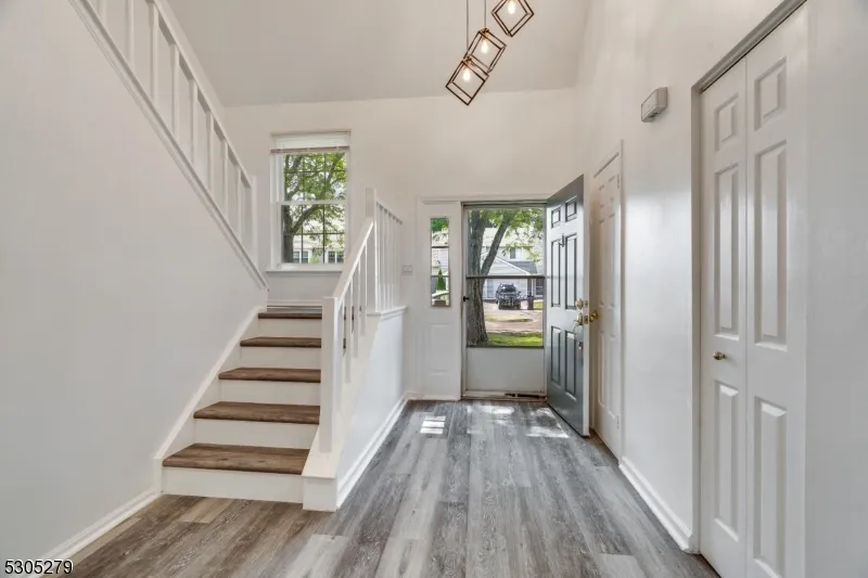 130 Winchester Way Franklin, NJ 08873
