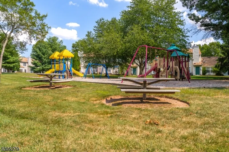 130 Winchester Way Franklin, NJ 08873