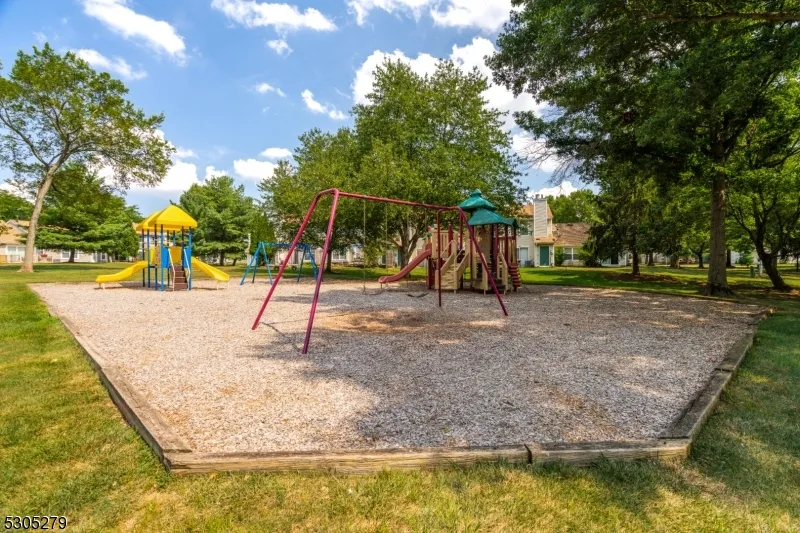 130 Winchester Way Franklin, NJ 08873