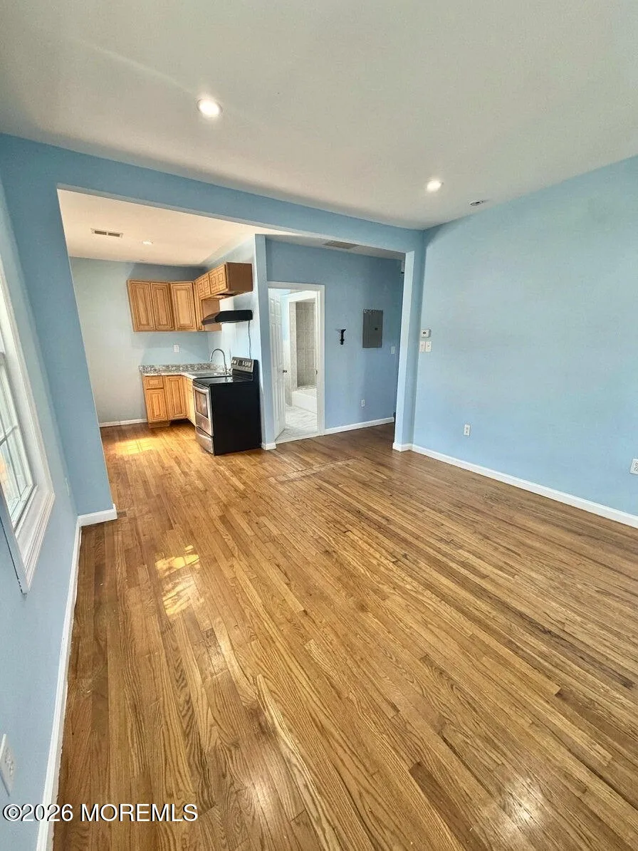 4042 Raymond Terrace Elizabeth, NJ 07208