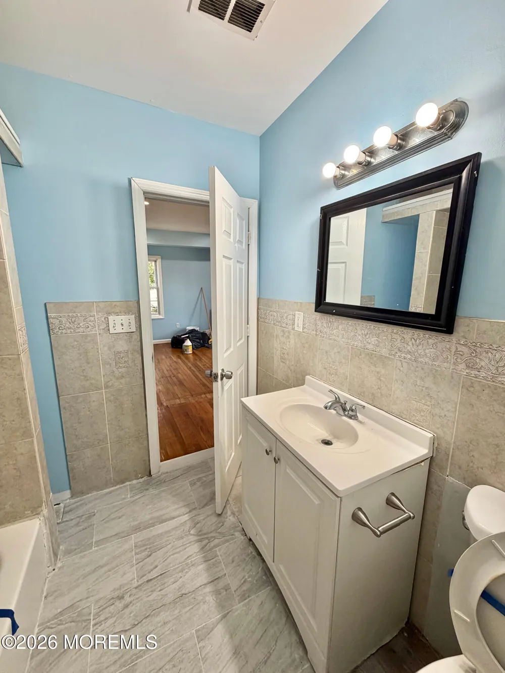 4042 Raymond Terrace Elizabeth, NJ 07208