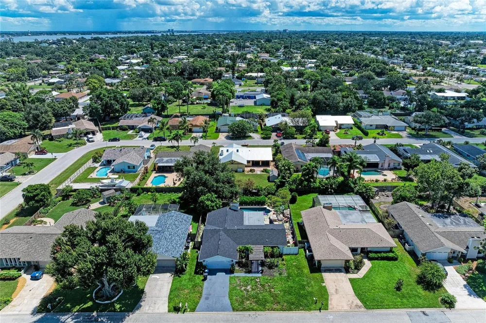 212 68TH STREET NW Bradenton, FL 34209