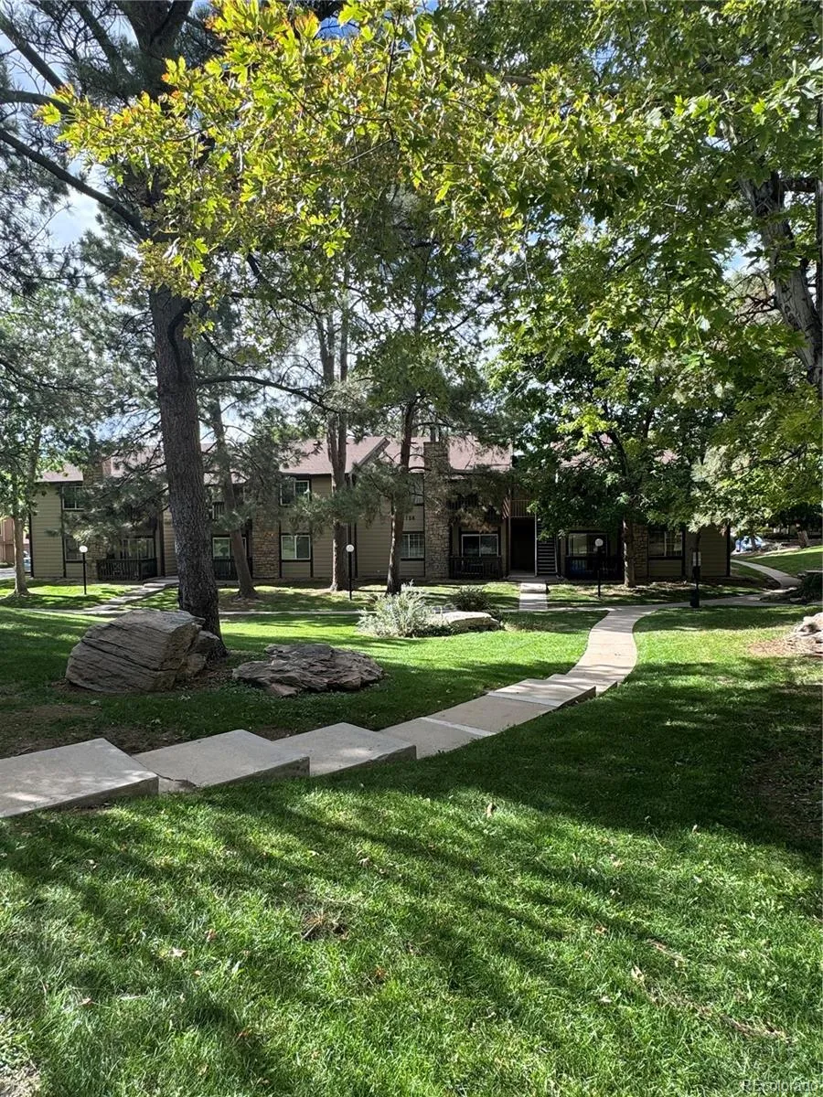 1850 S Pitkin Circle #B Aurora, CO 80017