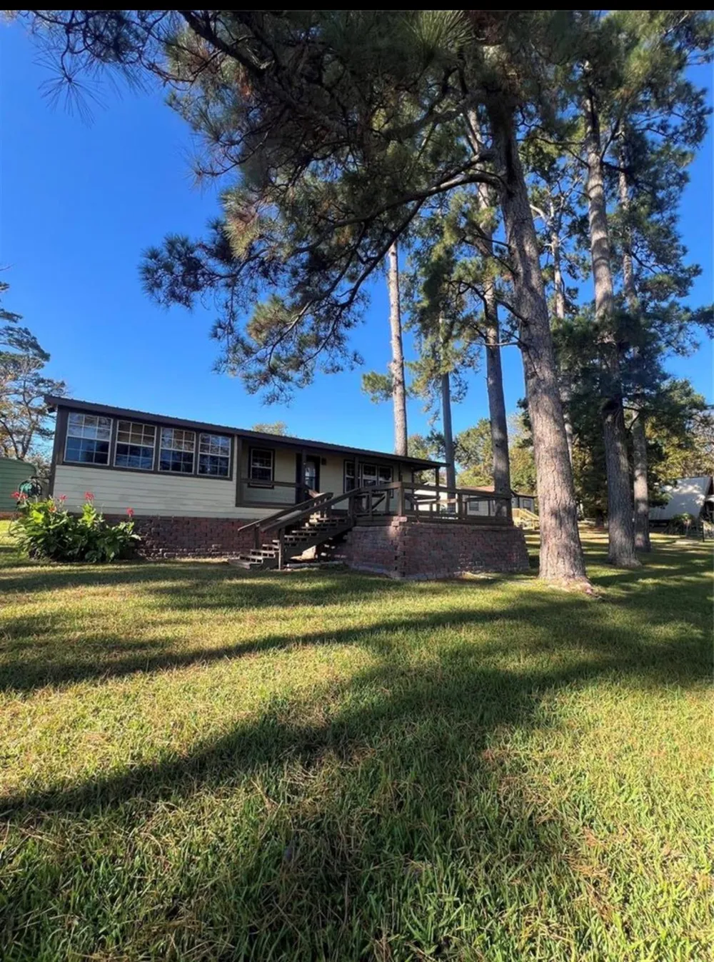 2 Lee Drive Huntsville, TX 77320