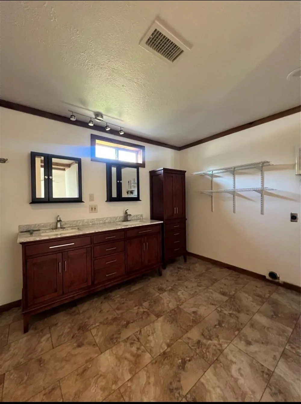 2 Lee Drive Huntsville, TX 77320