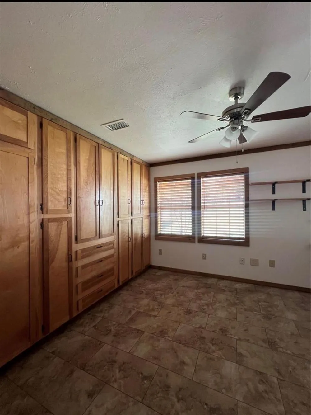 2 Lee Drive Huntsville, TX 77320