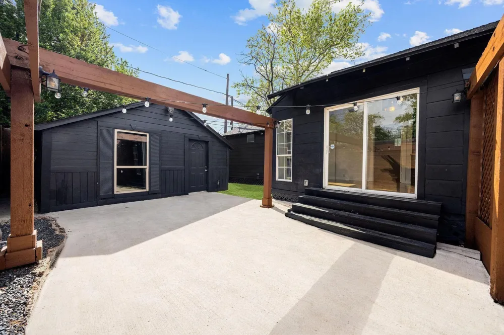 1310 Walton Street Houston, TX 77009