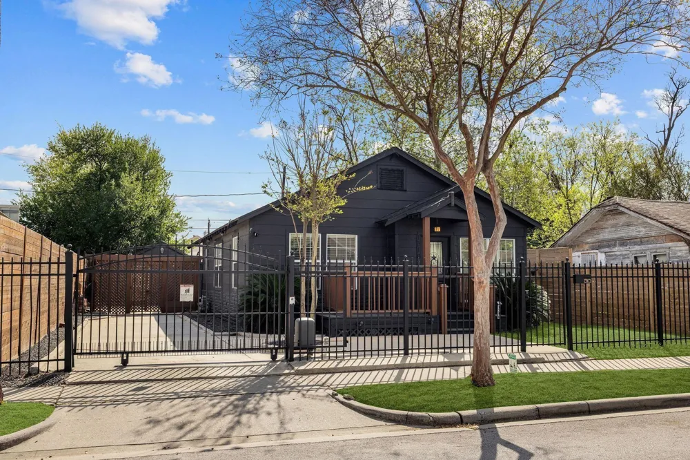 1310 Walton Street Houston, TX 77009