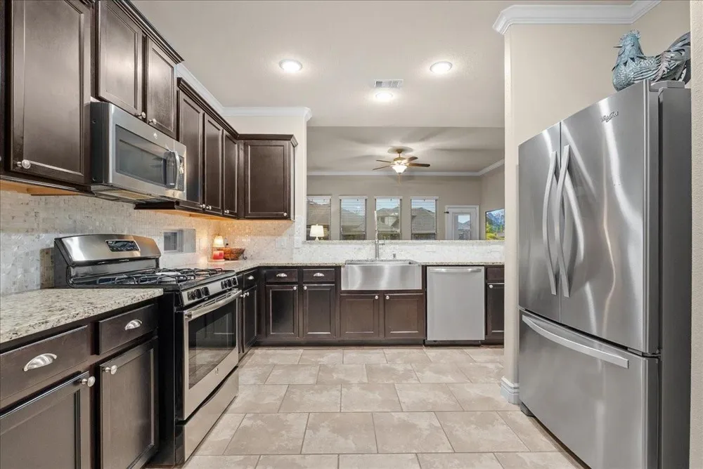 18111 Russett Green Drive Tomball, TX 77377