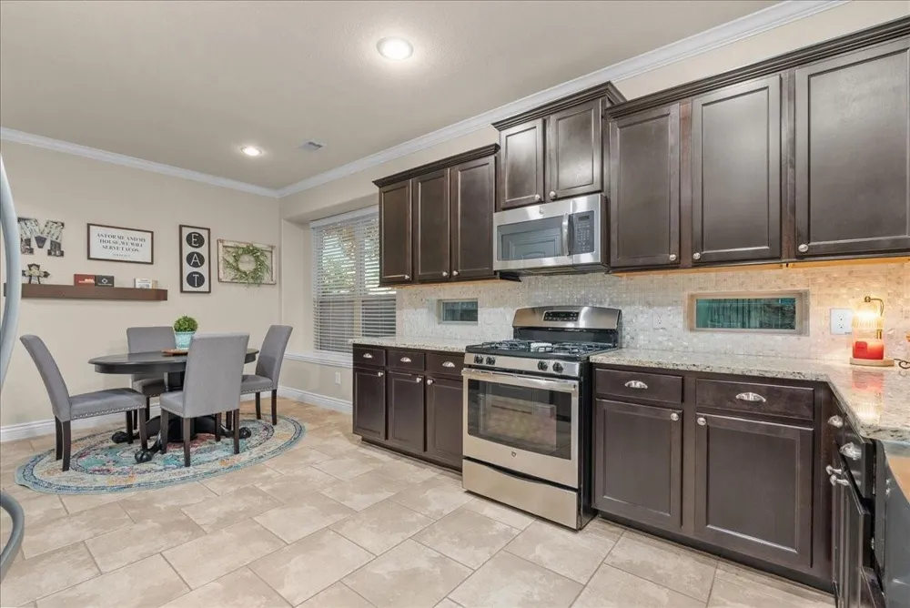 18111 Russett Green Drive Tomball, TX 77377