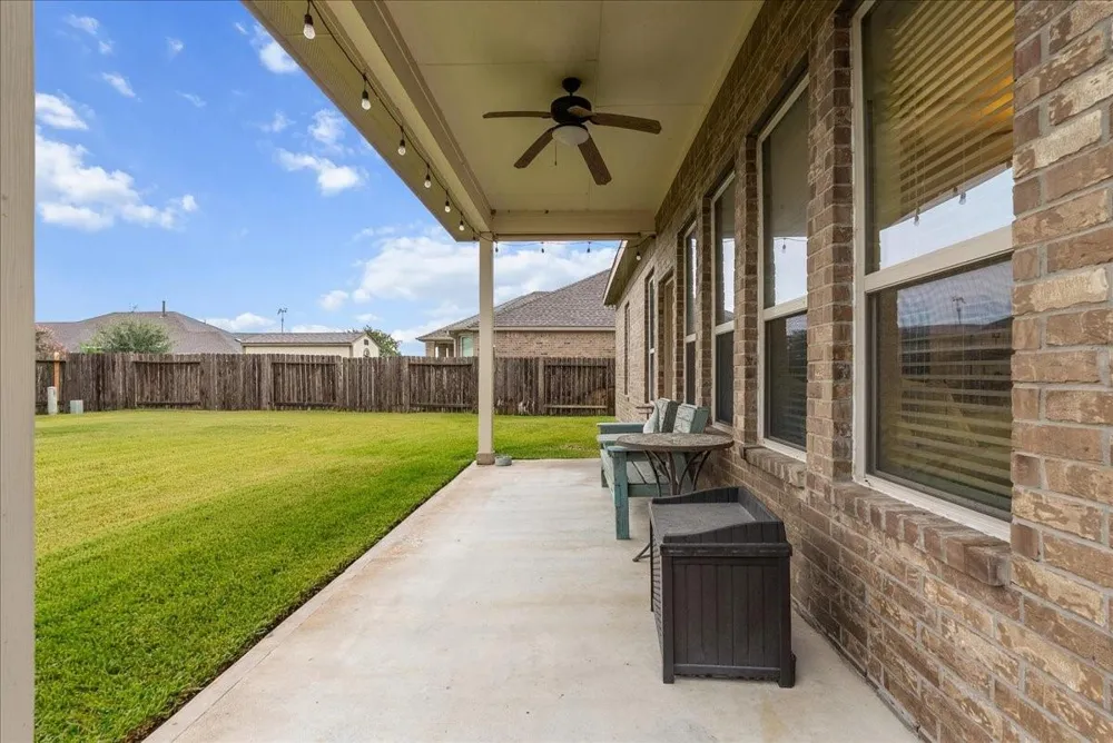 18111 Russett Green Drive Tomball, TX 77377