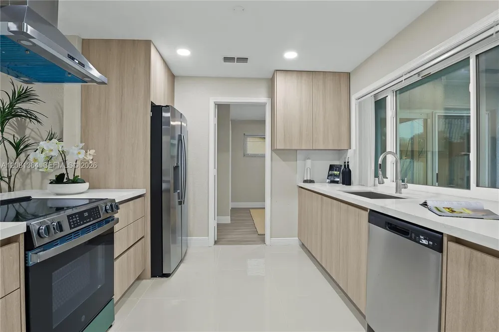11940 NW 29th Mnr Sunrise, FL 33323