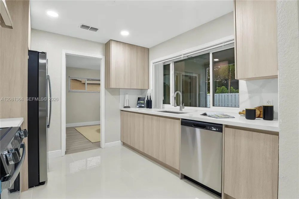 11940 NW 29th Mnr Sunrise, FL 33323
