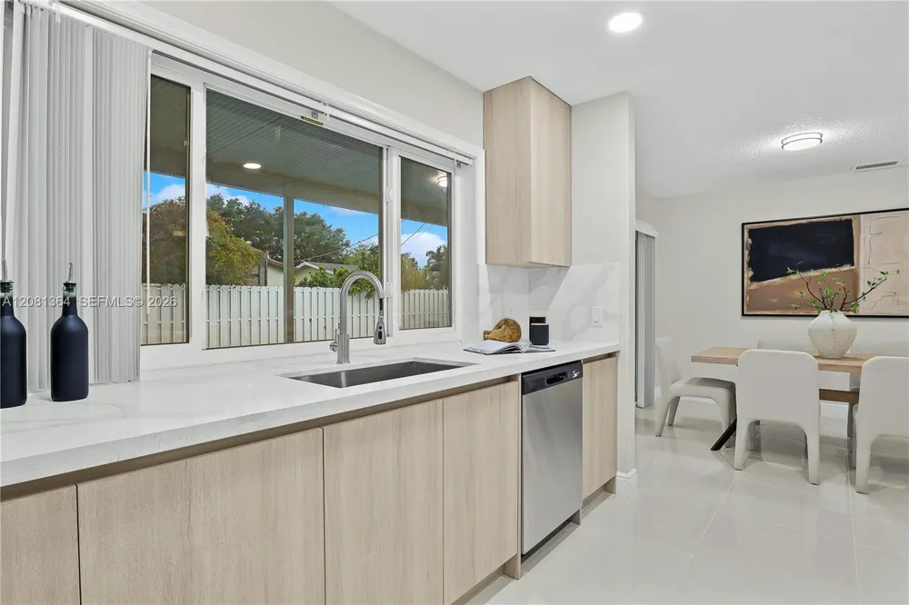 11940 NW 29th Mnr Sunrise, FL 33323