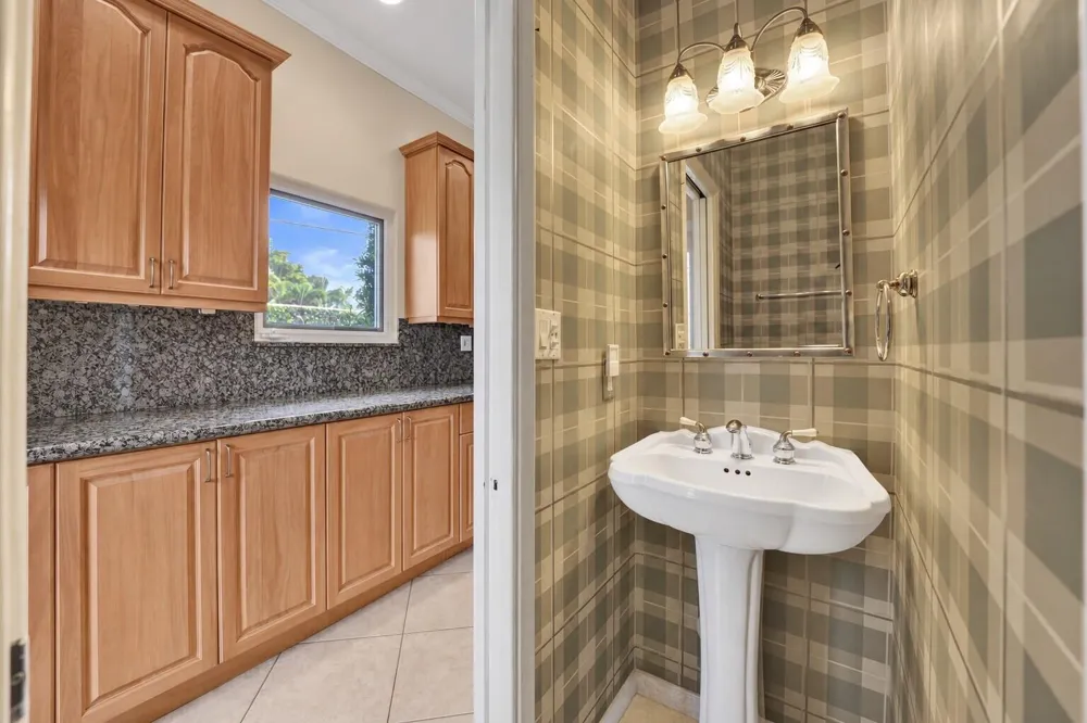 2001 Intracoastal Drive Fort Lauderdale, FL 33305