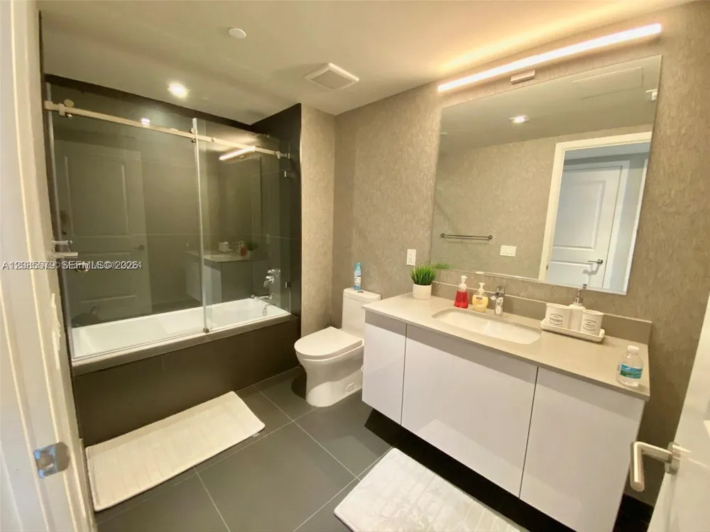 1600 NE 1st Ave #1018 Miami, FL 33132