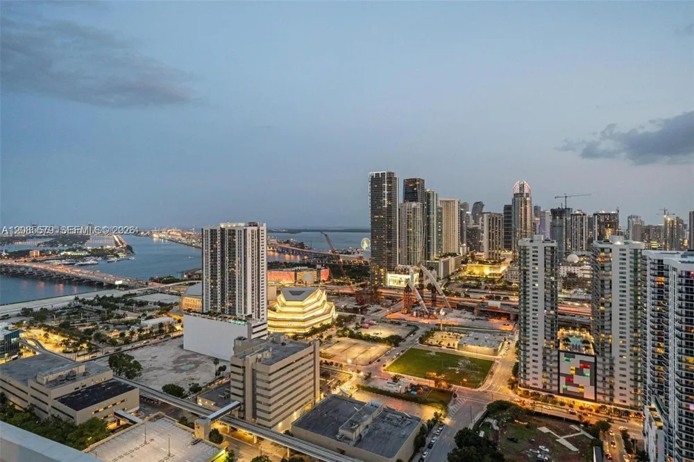 1600 NE 1st Ave #1018 Miami, FL 33132