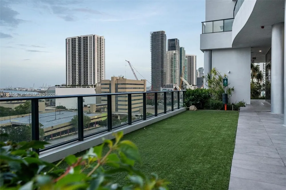 1600 NE 1st Ave #1018 Miami, FL 33132