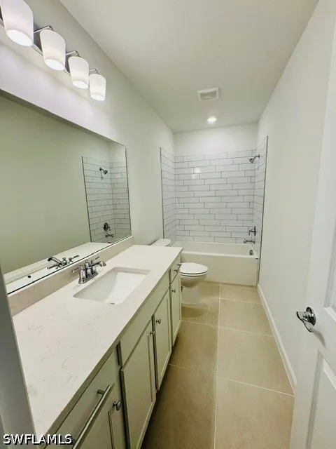 RADIANT COURT Bonita Springs, FL 34135