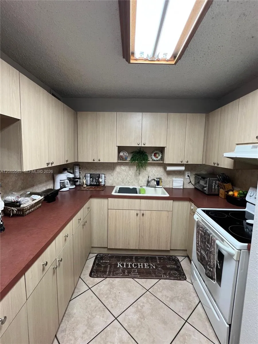 1900 W 68th St #F104 Hialeah, FL 33014