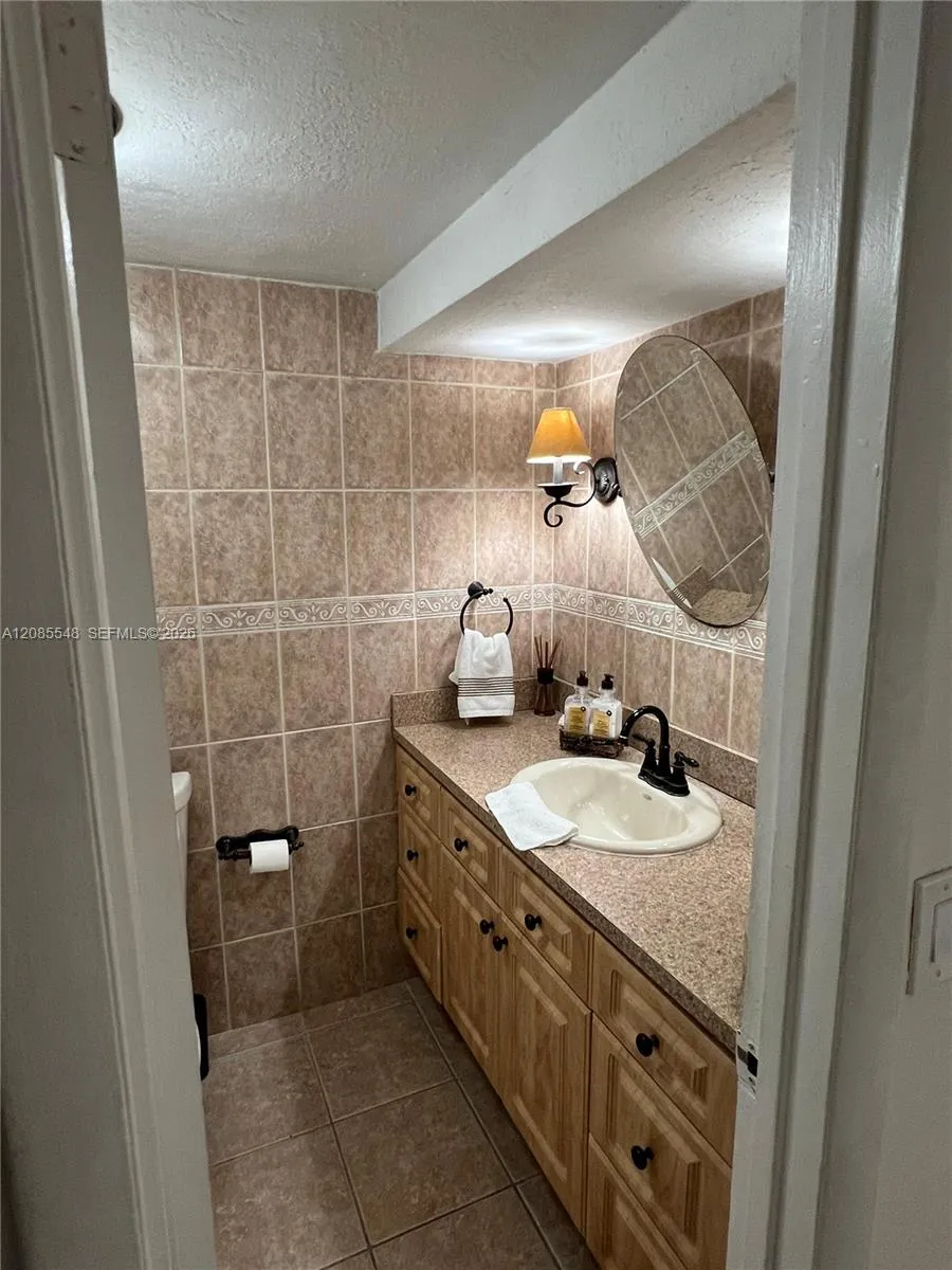 1900 W 68th St #F104 Hialeah, FL 33014