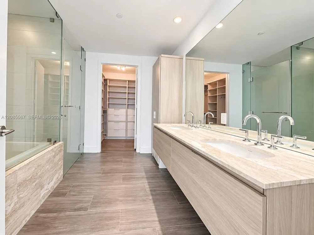 2900 NE 7th Ave #1104 Miami, FL 33137