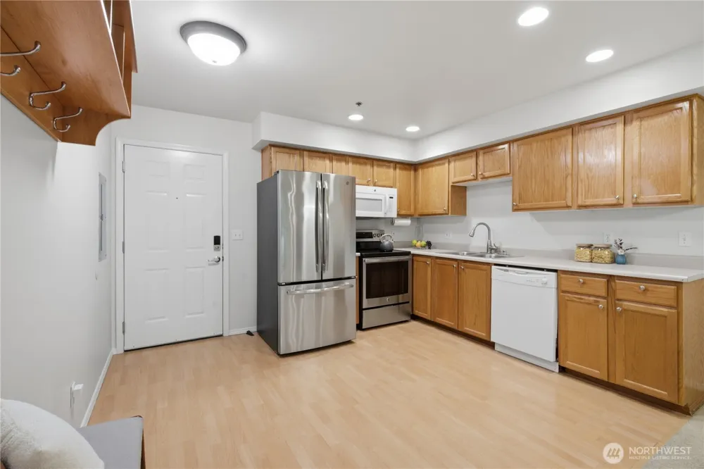 7912 170th Avenue NE #204 Redmond, WA 98052