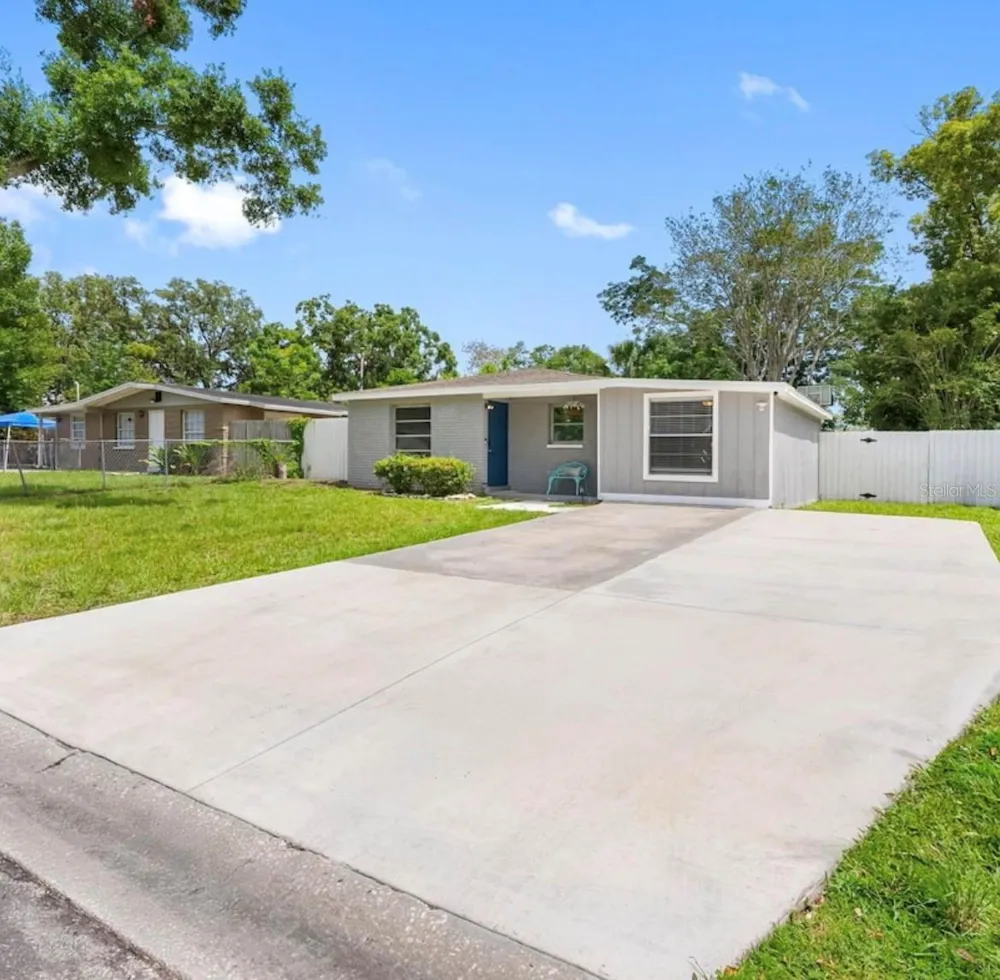2613 E 111TH AVENUE Tampa, FL 33612