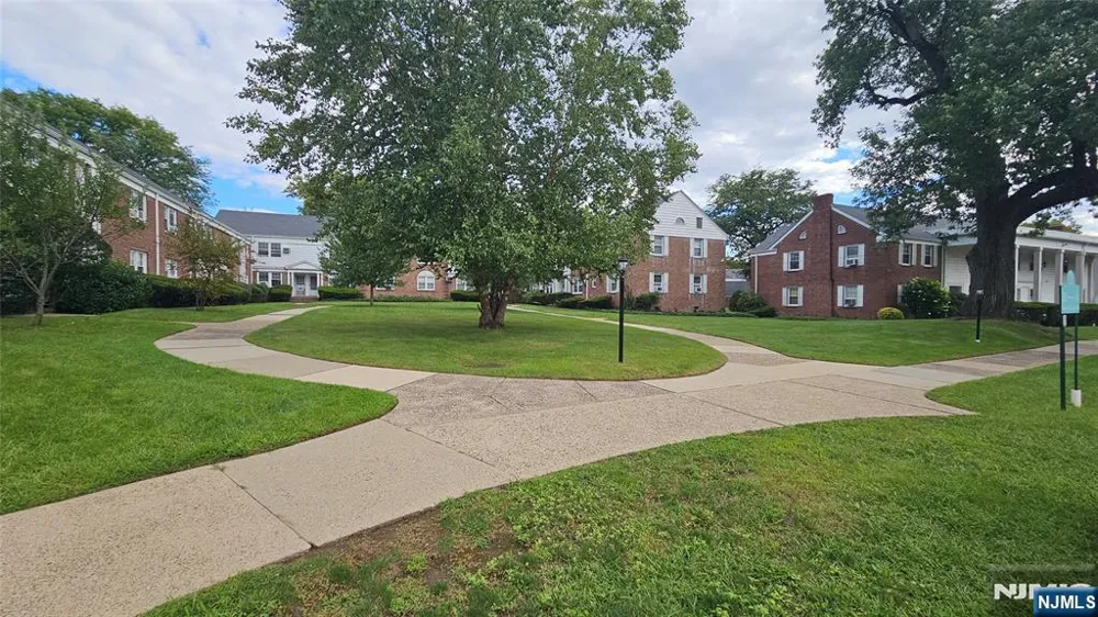 129 River Drive B Elmwood Park, NJ 07407
