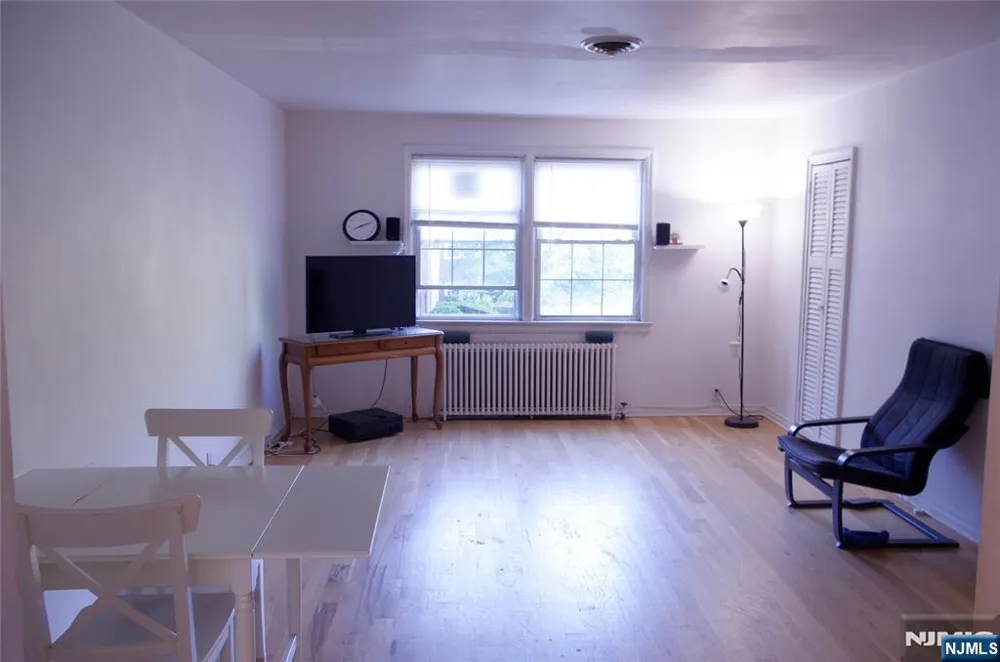 129 River Drive B Elmwood Park, NJ 07407