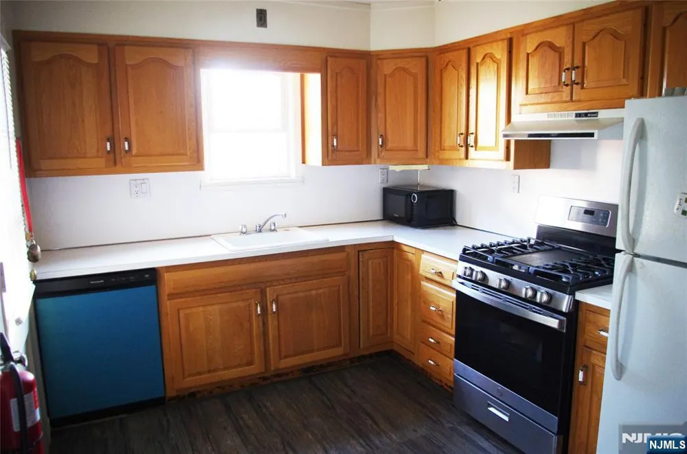 129 River Drive B Elmwood Park, NJ 07407