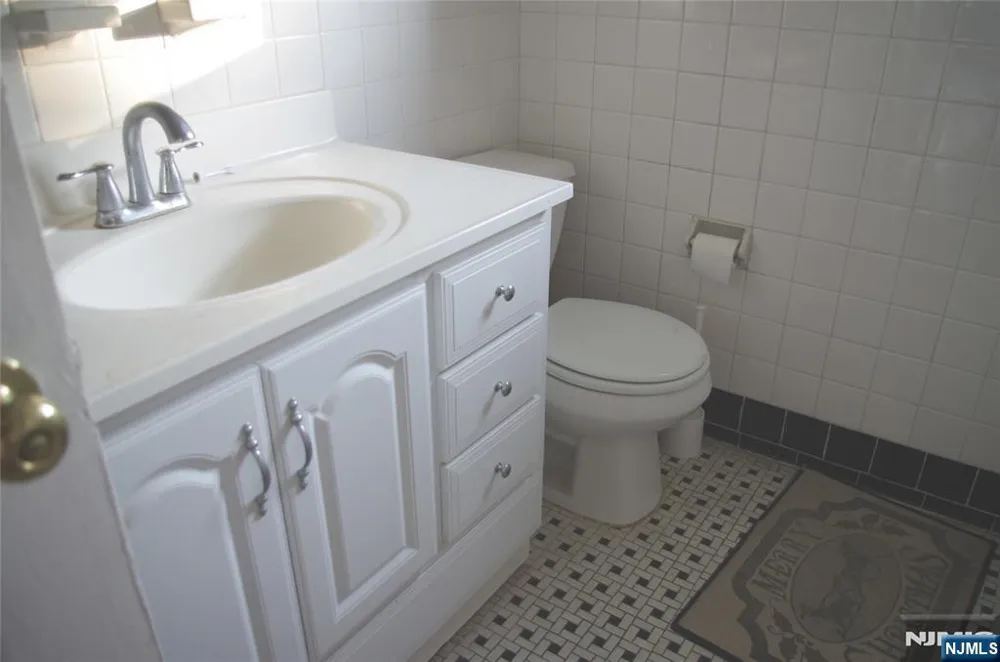 129 River Drive B Elmwood Park, NJ 07407