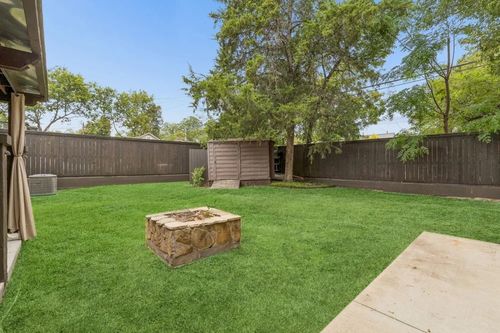 1011 Woodlawn Avenue Dallas, TX 75208