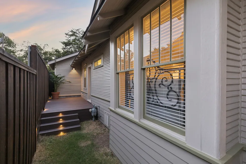 1011 Woodlawn Avenue Dallas, TX 75208