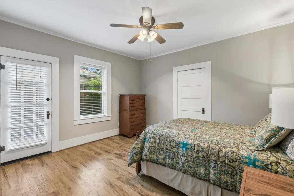1011 Woodlawn Avenue Dallas, TX 75208